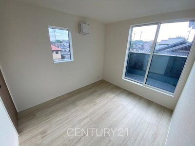 【洋室】 | 前橋市南町24-1期（3号棟） | ２面採光の明るい洋室です。