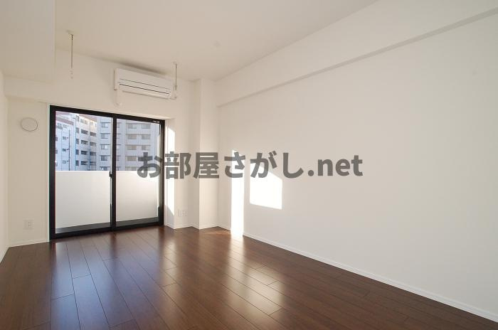 グランドコンシェルジュ広尾の居間・リビング|こちらの居間で趣味の時間をお楽しみください