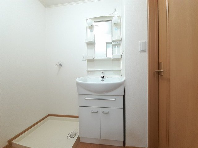 ベルズかたかごＢの洗面所|コンパクトで使いやすい洗面所