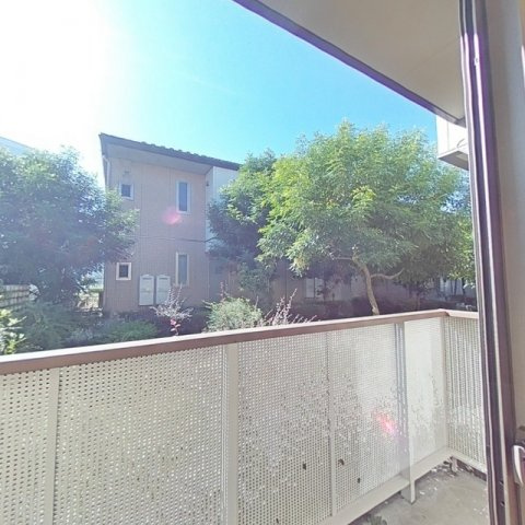 岐阜市粟野西１丁目のアパートのバルコニー