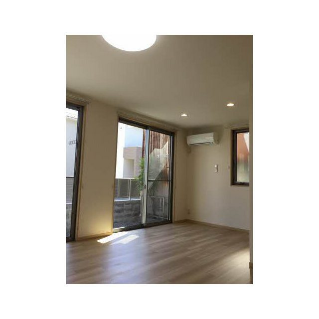 岐阜市北一色７丁目のアパートの居間・リビング