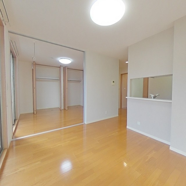 岐阜市北一色９丁目のアパートの居間・リビング