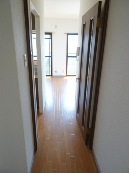 プロニティ江川の玄関|★廊下部分です★