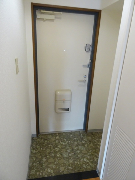 プロニティ江川の玄関|★安心のＷロック★