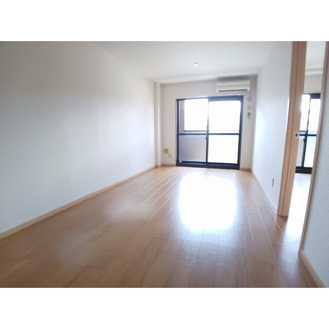 ドミール茜の居間・リビング