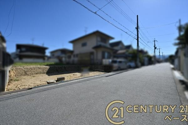 香芝市西真美２丁目の売地の前面道路含む現地写真|■現地撮影写真■落ち着いた雰囲気の住宅地内です！