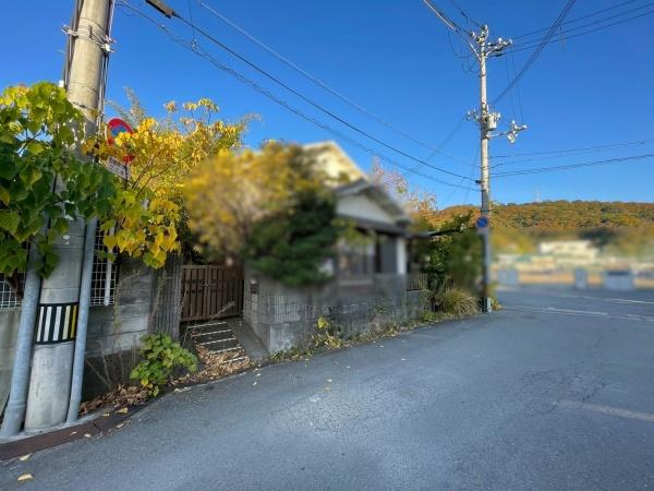 海南市船尾　土地の前面道路含む現地写真