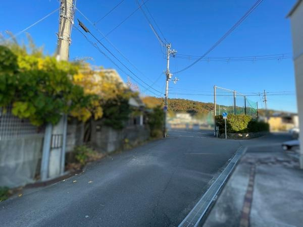 海南市船尾　土地の前面道路含む現地写真
