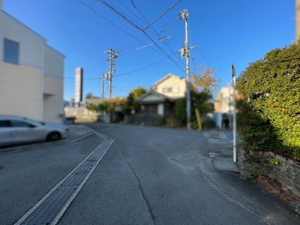 海南市船尾　土地の前面道路含む現地写真