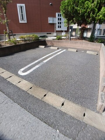 モデルノパラッツォ稲毛Ⅱの駐車場