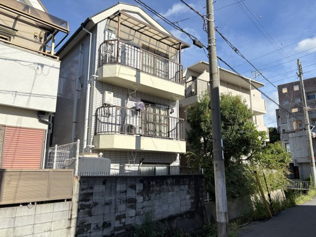 メゾン伊丹稲野の外観|物件を北西側から