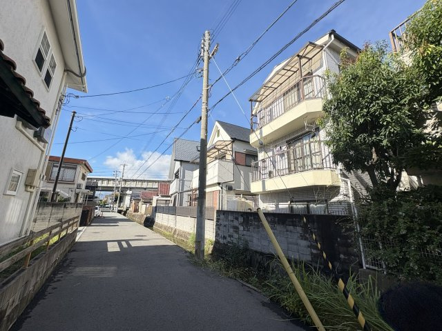 メゾン伊丹稲野の外観|物件を南西側から