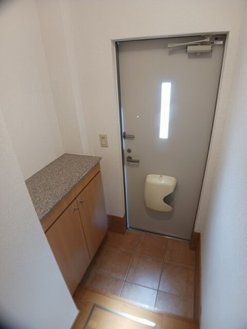 モデルノパラッツォ稲毛Ⅱの玄関