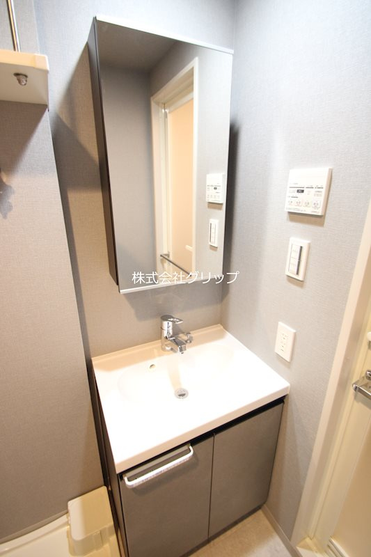 RELUXIA GRANDE 横濱吉野町の独立洗面台