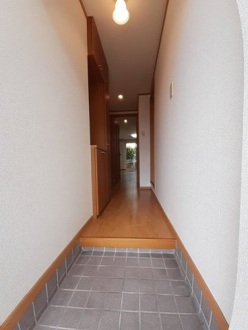 メゾンドアンジュＡの玄関