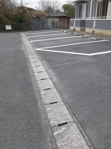 メゾンドアンジュＡの駐車場