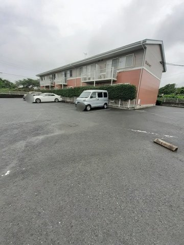 立願寺ハイツの駐車場