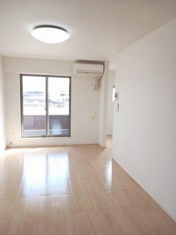 ヴィラ・ステイサイドＣの居間・リビング