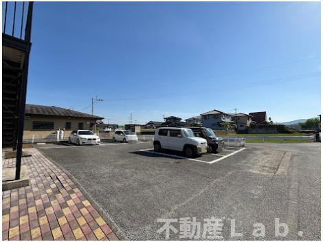 ブルームハイツの駐車場