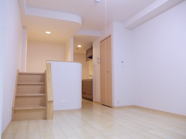 サニーキャンプ東雲Ⅰの居間・リビング