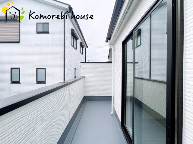 上尾市浅間台　12期　新築一戸建て　グレース　01のバルコニー|開放的で明るい空間を演出してくれるバルコニーです