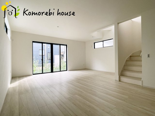 上尾市浅間台　12期　新築一戸建て　グレース　01の居間・リビング|リビングです