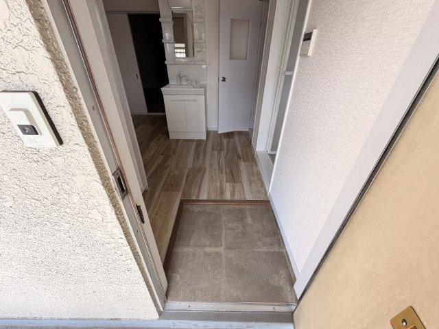ハイツつるのの玄関