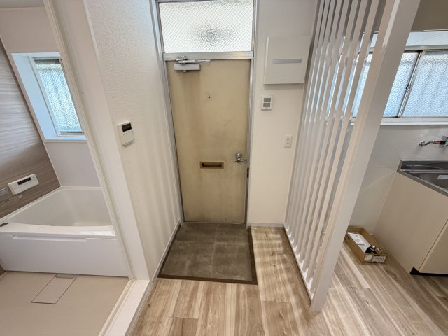 ハイツつるのの玄関