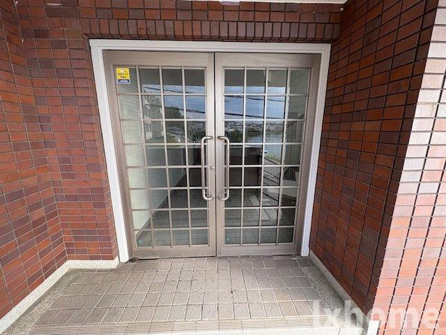 茨木春日丘ハイツのエントランス