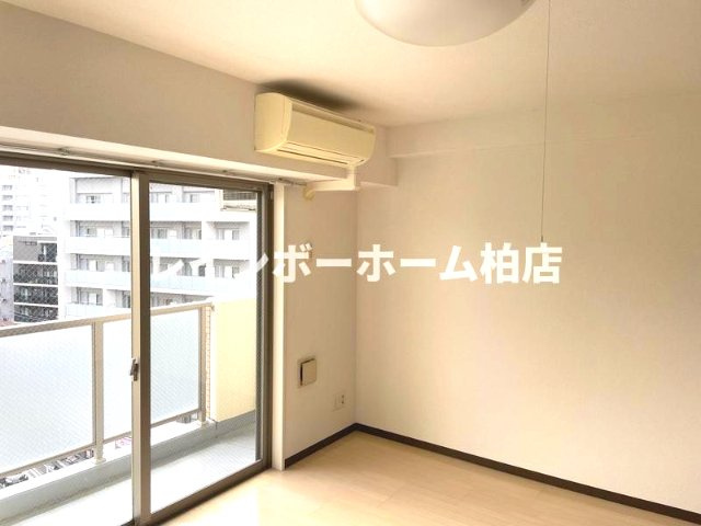 サポーレ松戸の洋室