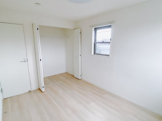 【中古戸建】前橋市川曲町の洋室|■2階洋室｜子供部屋のメリットは「自立心を養うことができる」「自分で整理整頓できるようになる」そして、お子様が成長した際には「プライバシーを確保できる」といい事だらけ♪