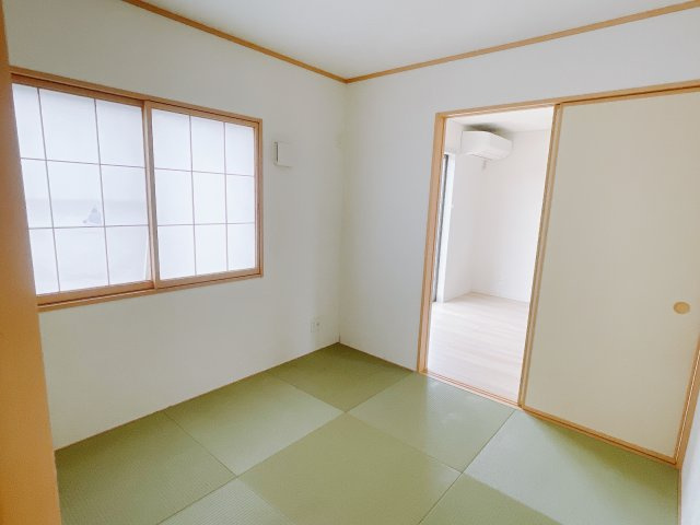 【中古戸建】前橋市川曲町の和室|■1階和室｜和室でしか味わえない畳ならではの香りや素材で和のやすらぎを感じてください♪休日はお子様とお昼寝するのにも最適です！