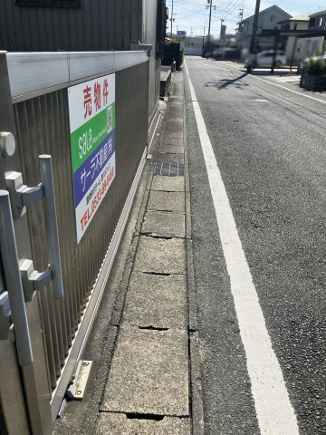 売地　豊川市山道町一丁目18の前面道路含む現地写真