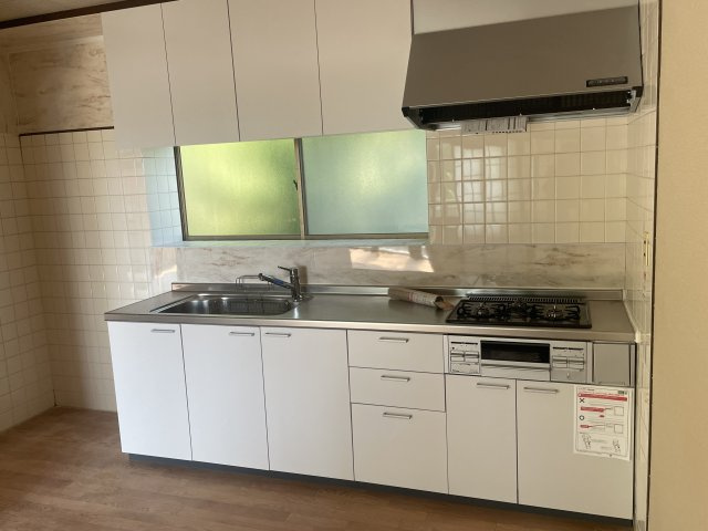 奈良市あやめ池北1丁目　中古戸建のキッチン|コンパクトなキッチンで掃除もラクラク