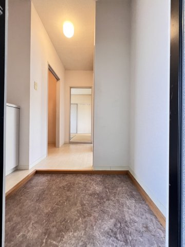 ハイツみずほA棟の玄関|ゆったりとした玄関です