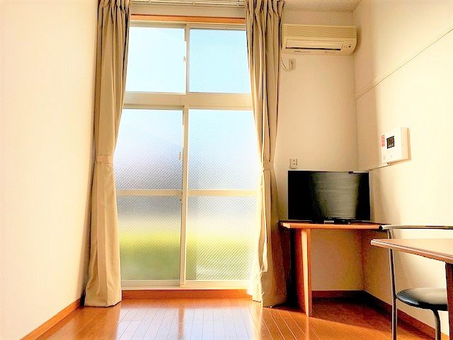 レオパレス甲東園の居間・リビング|ゆったり過ごせる居間です