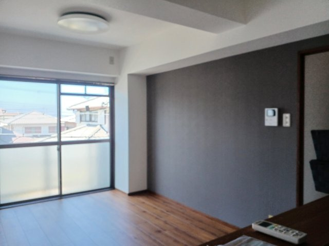 with 赤羽の外観|内装は落ち着いています