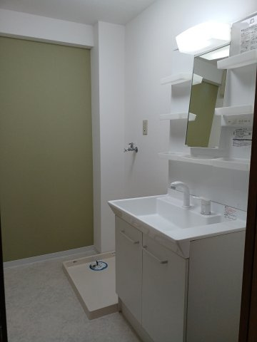 with 赤羽の洗面所|スペースが確保できる洗面所です