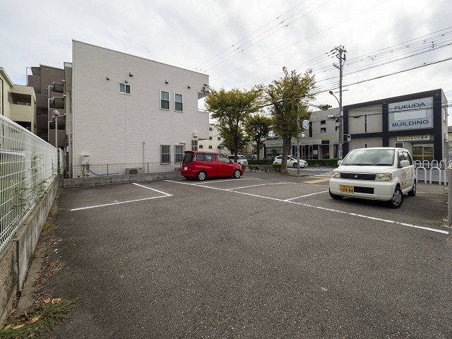 福田ハイツの駐車場|駐車場があるので、車を買う予定の方も安心です