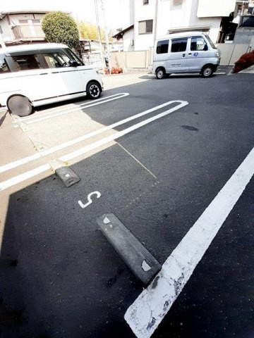 ガーデンヒルズ神戸西の駐車場|駐車場に車を止められます