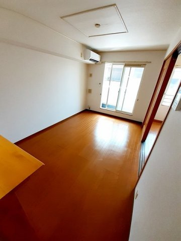 ガーデンヒルズ神戸西の居間・リビング|こちらのリビングで趣味の時間をお楽しみください