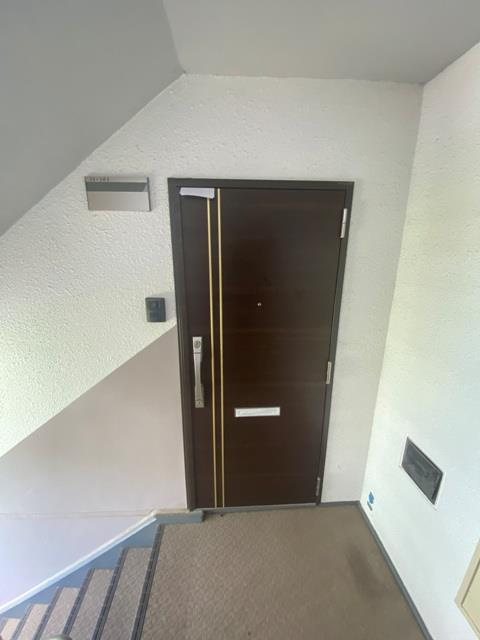 名谷六団地三一号棟のエントランス|落ち着いたエントランスです