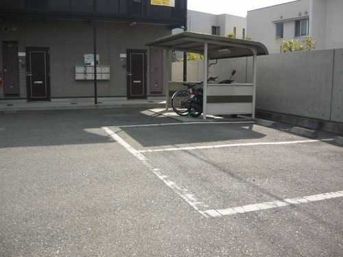 プレッソ新在家の駐車場