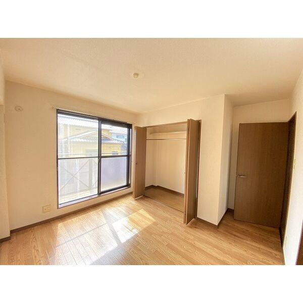 ファミール松花の洋室