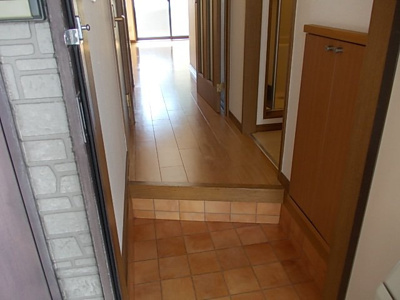 【玄関】 | プレッソ新在家 | 明るい玄関です