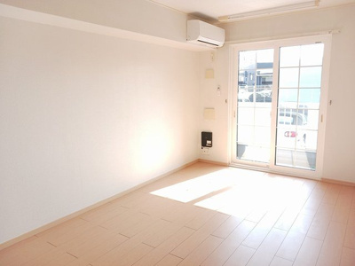 【居間・リビング】 | カーサ・セレッソＡ | ゆったり過ごせるリビングです