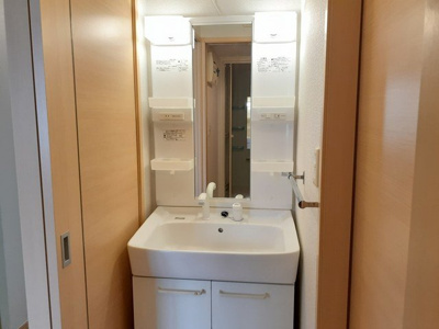 【洗面所】 | カーサ・セレッソＡ | 忙しい朝には欠かせない洗面所です