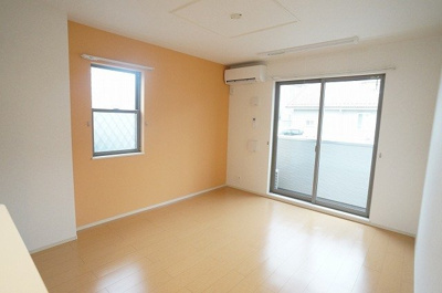 【居間・リビング】 | サンライズガーデン　Ａ | こちらの居間で趣味の時間をお楽しみください