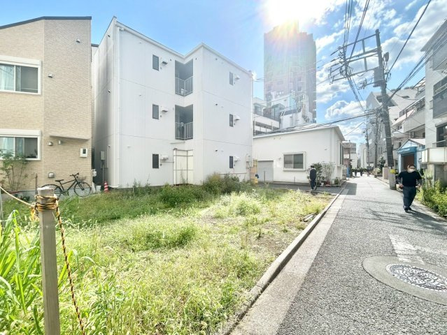 文京区関口1丁目　建築条件無し売地の前面道路含む現地写真|2025年10月17日撮影

ご見学希望・資料請求などお気軽にお問い合わせ下さい！
03-5990-5201