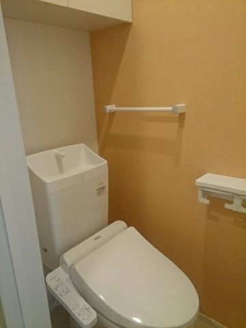 カーサ・サンキのトイレ|落ち着いた色調のトイレです